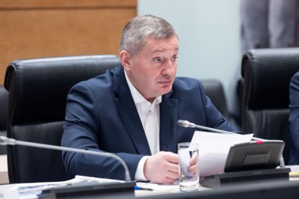 Губернатор Андрей Бочаров провел совещание по вопросам реализации комплексной 10-летней программы развития Волгограда с акцентом на формирование современной инфраструктуры жилищно-коммунального хозяйства, обеспечения водо-...